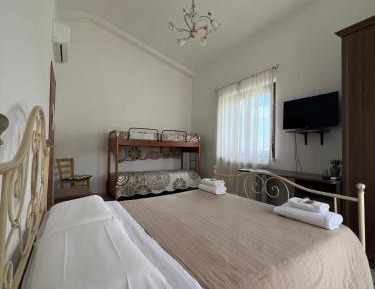 Quadruple Room with Private External Bathroom