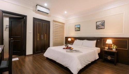 Deluxe Double or Twin with internal window