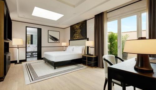 Deluxe King Suite