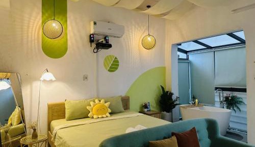 King Studio with Sofa Bed