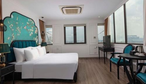 Suite with Lake View