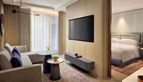 One-Bedroom Junior King Suite