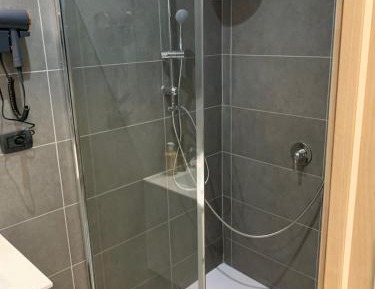 Deluxe One-Bedroom Apartment