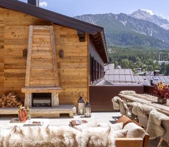 Suite with Mountain View
