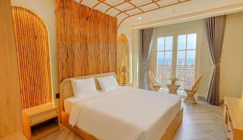Deluxe Double Room with Balcony and Sea View