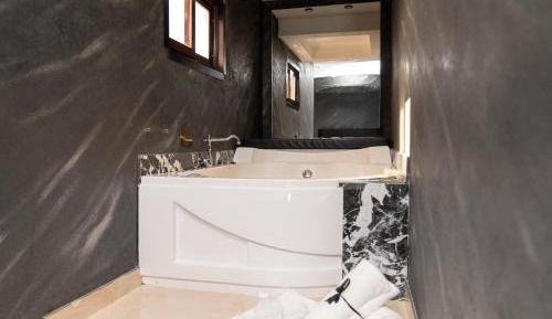 Suite with Spa Bath
