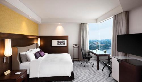 Pacific Club King Room with Lake View