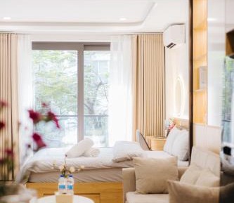 King Studio with Sofa Bed