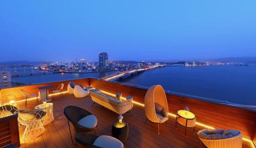 Deluxe Twin Room - City Side - Non-Smoking - Annex