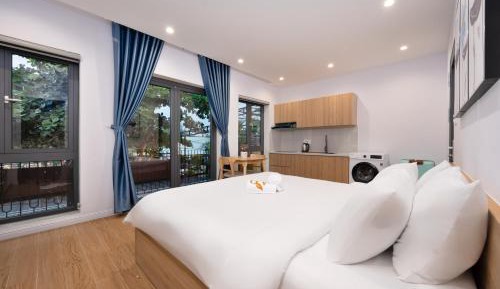 Superior One-Bedroom Apartment with Balcony