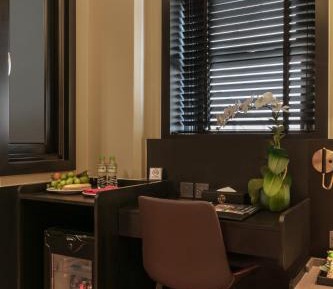 Executive Double - Window - Neighbor View