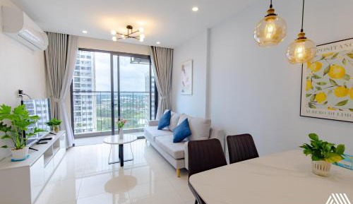 Three-Bedroom Apartment with Balcony