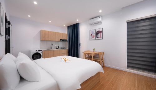One-Bedroom Apartment with Balcony