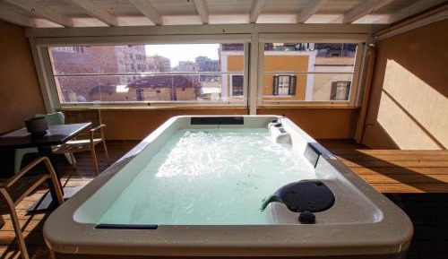 Deluxe Suite with Spa Bath
