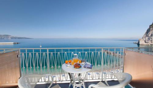 Double or Twin Room with Sea View