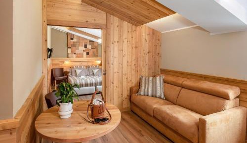 Deluxe Suite with Spa Bath