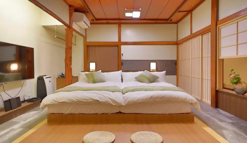 Queen Room with Spa Bath