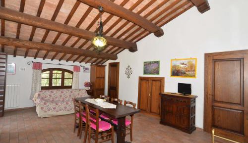 Deluxe Two-Bedroom Apartment with Garden View