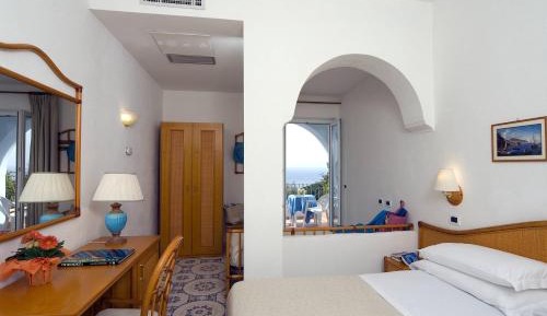 Double or Twin Room with Sea View