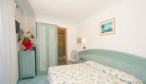 Quadruple Room with Private Bathroom