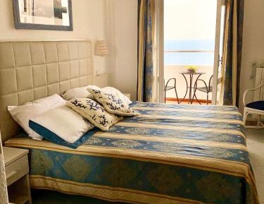 Deluxe Double Room with Balcony and Sea View