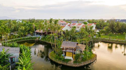 Tropical Oasis Bungalow