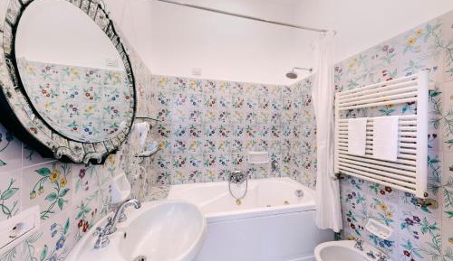 Comfort Double or Twin Room with Partial Sea View 
