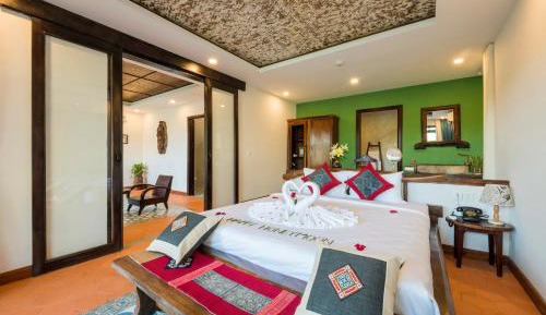 Executive Suite with External or Internal Bathtub