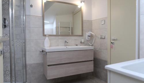 Standard Twin Room with Shared Bathroom