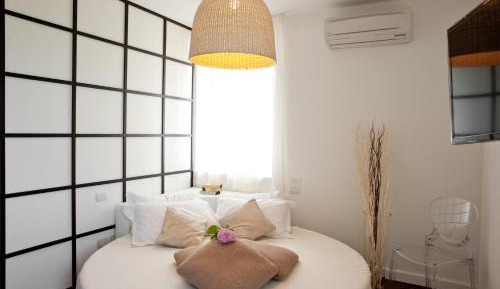 Double Room with Lake View and Round Bed