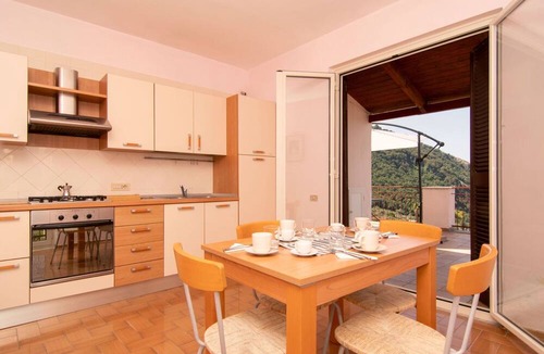 Termini Apartment | Lovely apartment for 5 people with WIFI, A/C, terrace and parking