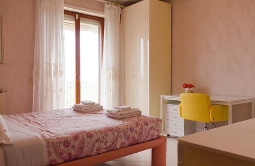 Aurelio Apartment | 63 - Aldobrandeschi - Warm Apartment near Vatican