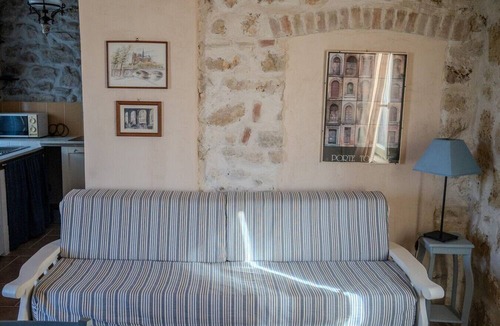 Spigno Saturnia Apartment | Country House in the Countryside with a Pool and a View 2