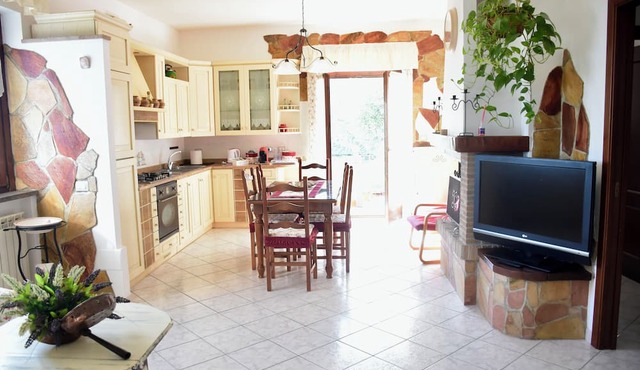 Home, free parking, free WiFi. At 50 meters all essential services