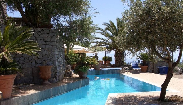 Casa Mera Uno - Two Bedroom Apartment, Sleeps 4