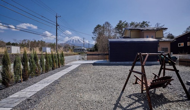 A guesthouse with a garage and fireplace Enjoy st/Minamitsuru District Yamanashi